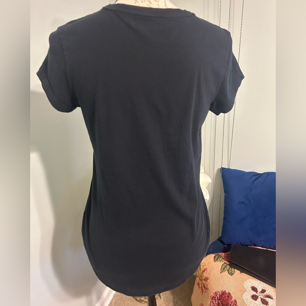 A&F Daisy Pocket Crew T-shirt - Picture 2 of 4